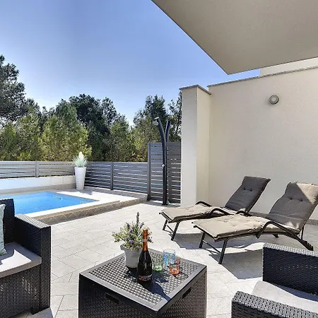 500 Meter Zum Mit Privatpool, Meerblick, Klima, Wlan * Liznjan